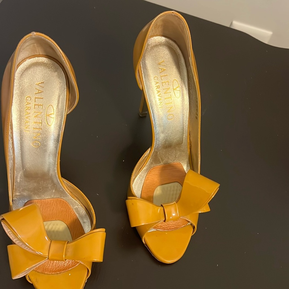 Valentino Nude Patent Leather Pumps by Valentino Garavani - Beige Brown